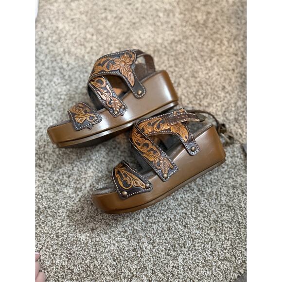 Roper Women's Floral Embossed Wedge Sandal Brown Size 6 NWT Western Wear Leather - Picture 1 of 9